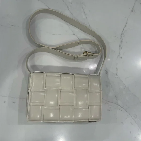 Amazon braided/woven cream crossbody purse - Picture 1 of 14